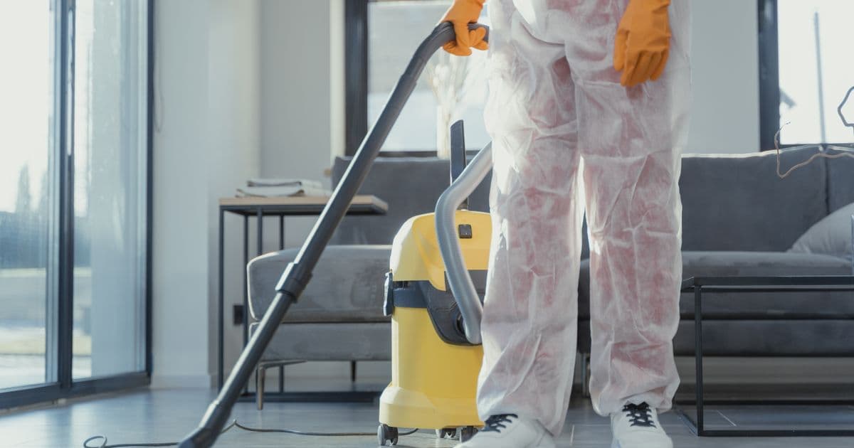 Professionelles Reinigungsteam bei der Arbeit – dokumentierte Qualität überzeugt B2B-Kunden
